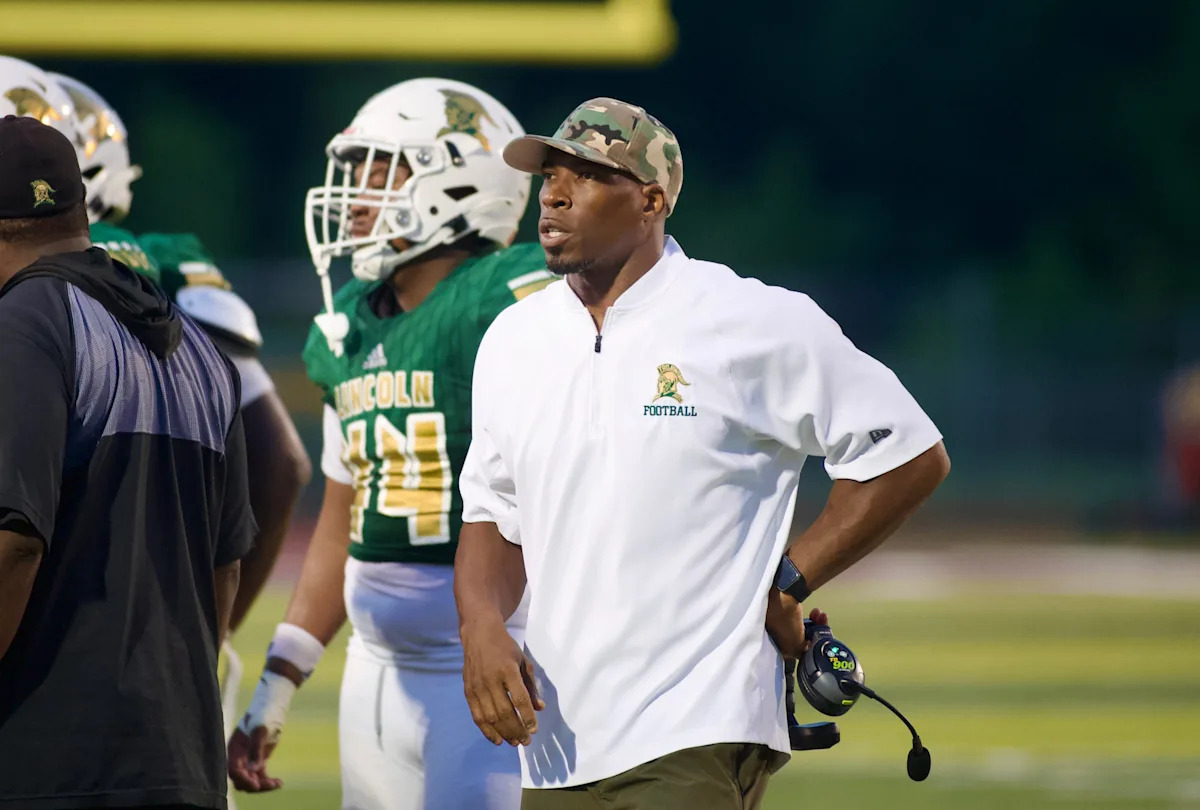 开云登陆口网页版 开云 - 林肯中学足球招募官因 FHSAA 规则违规被暂停职务